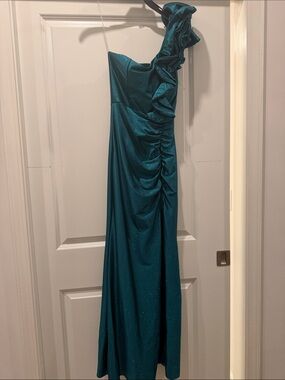 Honey and Rosie One-Shoulder Teal Evening Gown with Ruching and side slit